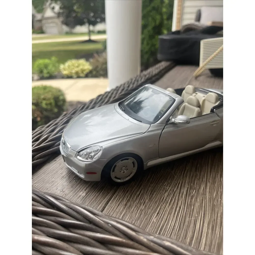 Diecast Maisto Lexus SC 430 Special Edition 1:18 Scale
